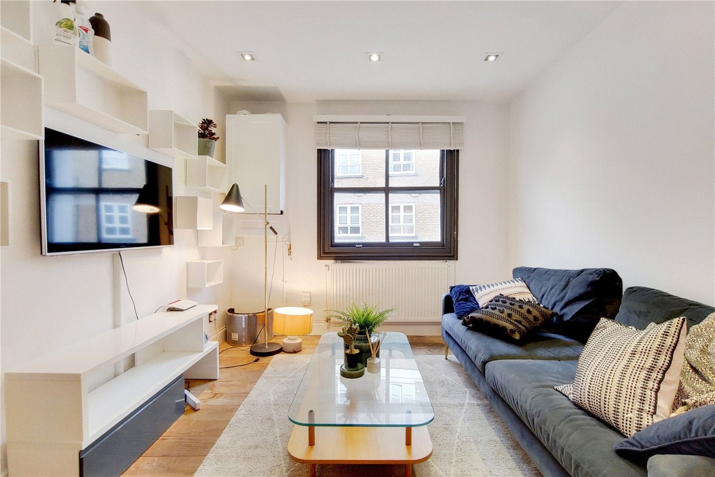 Flat Chilton Street in Greater London