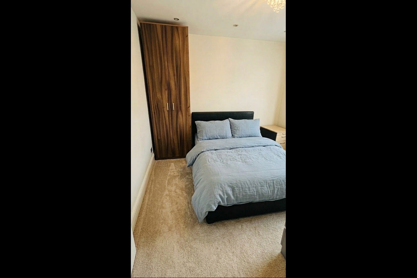 Room Warden Avenue in Greater London
