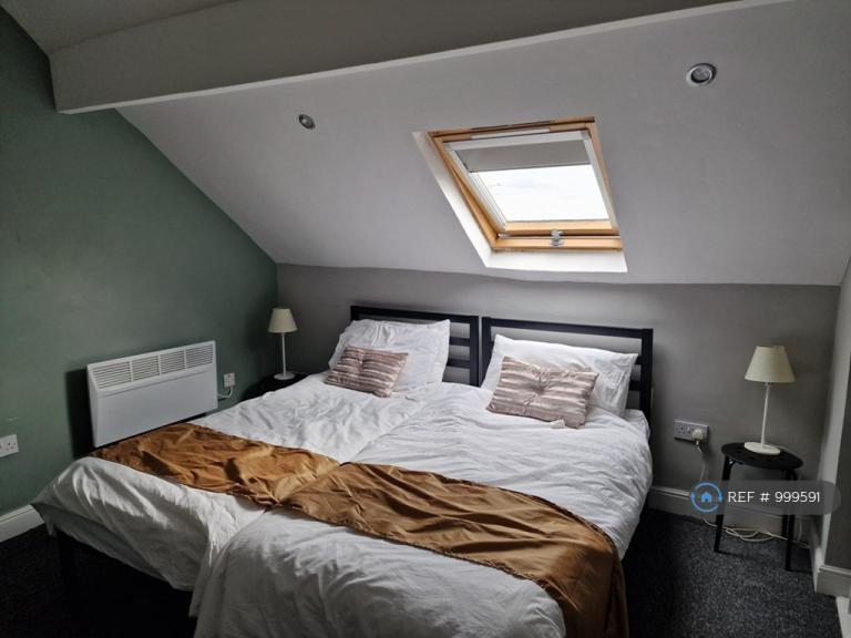 Flat Peveril Mount in Bradford