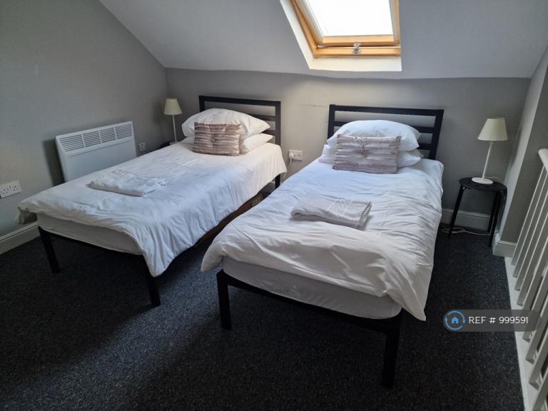Flat Peveril Mount in Bradford