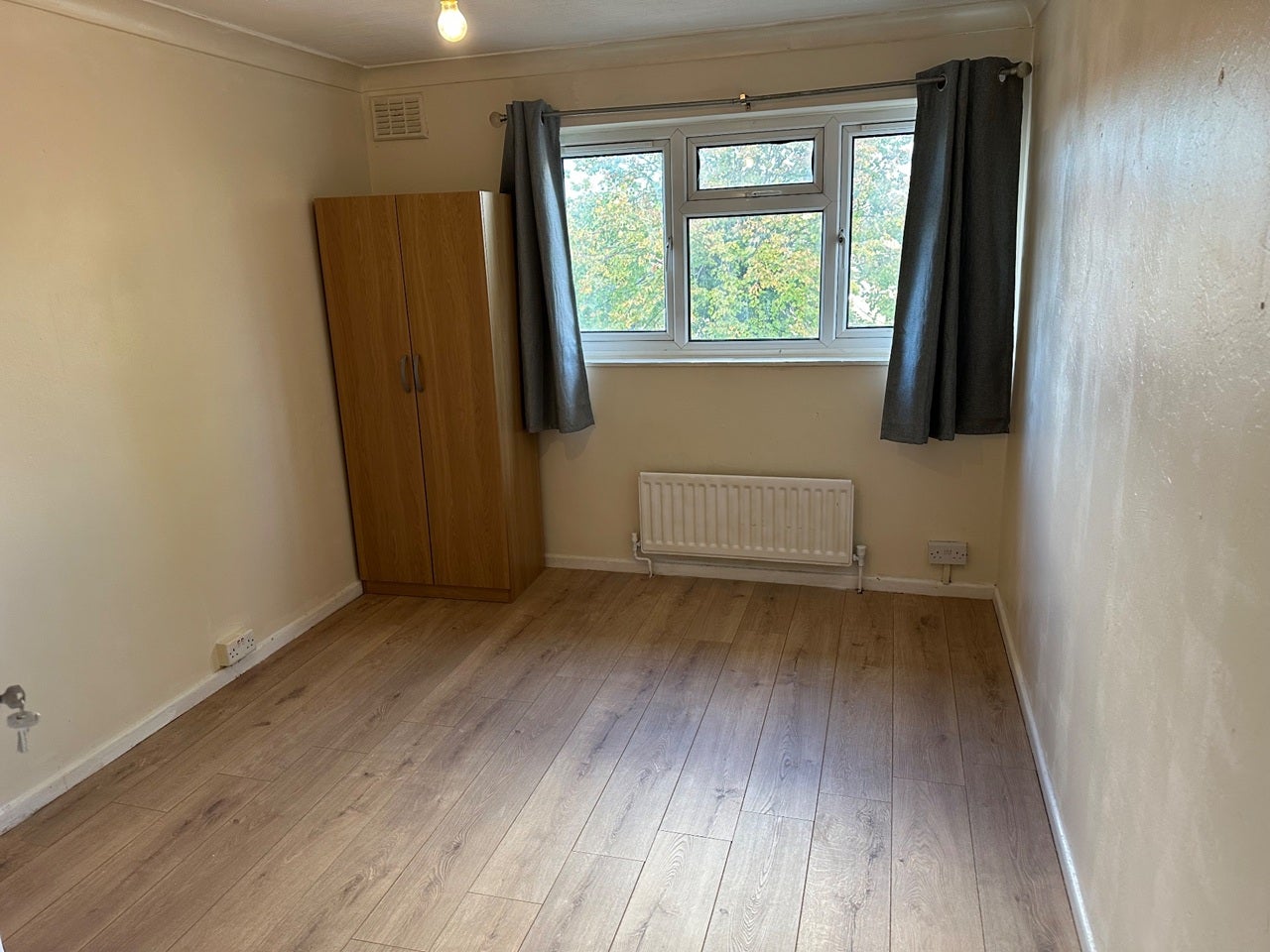 Room Sutton Common Road in Greater London