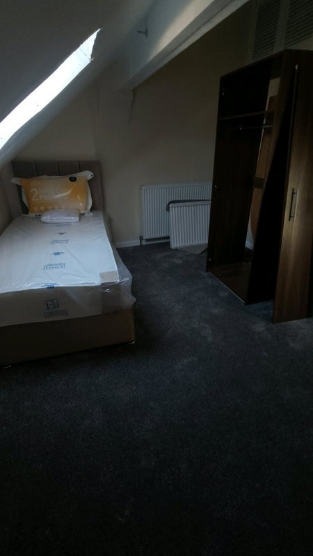 Room Warrenton Place in Bradford