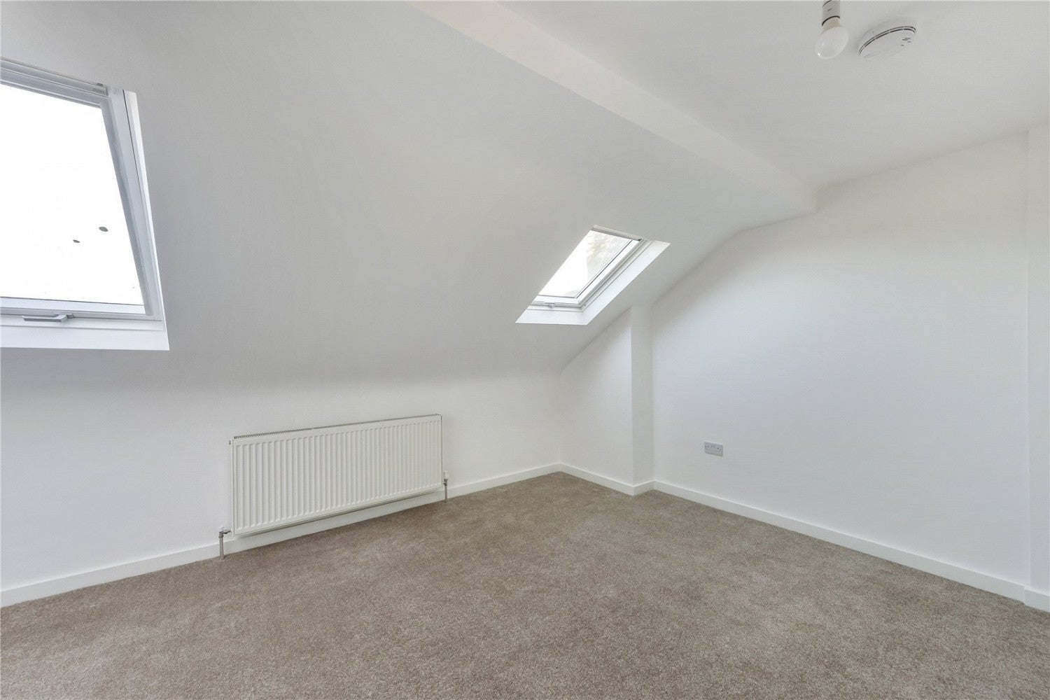 Flat Fortunegate Road in Greater London