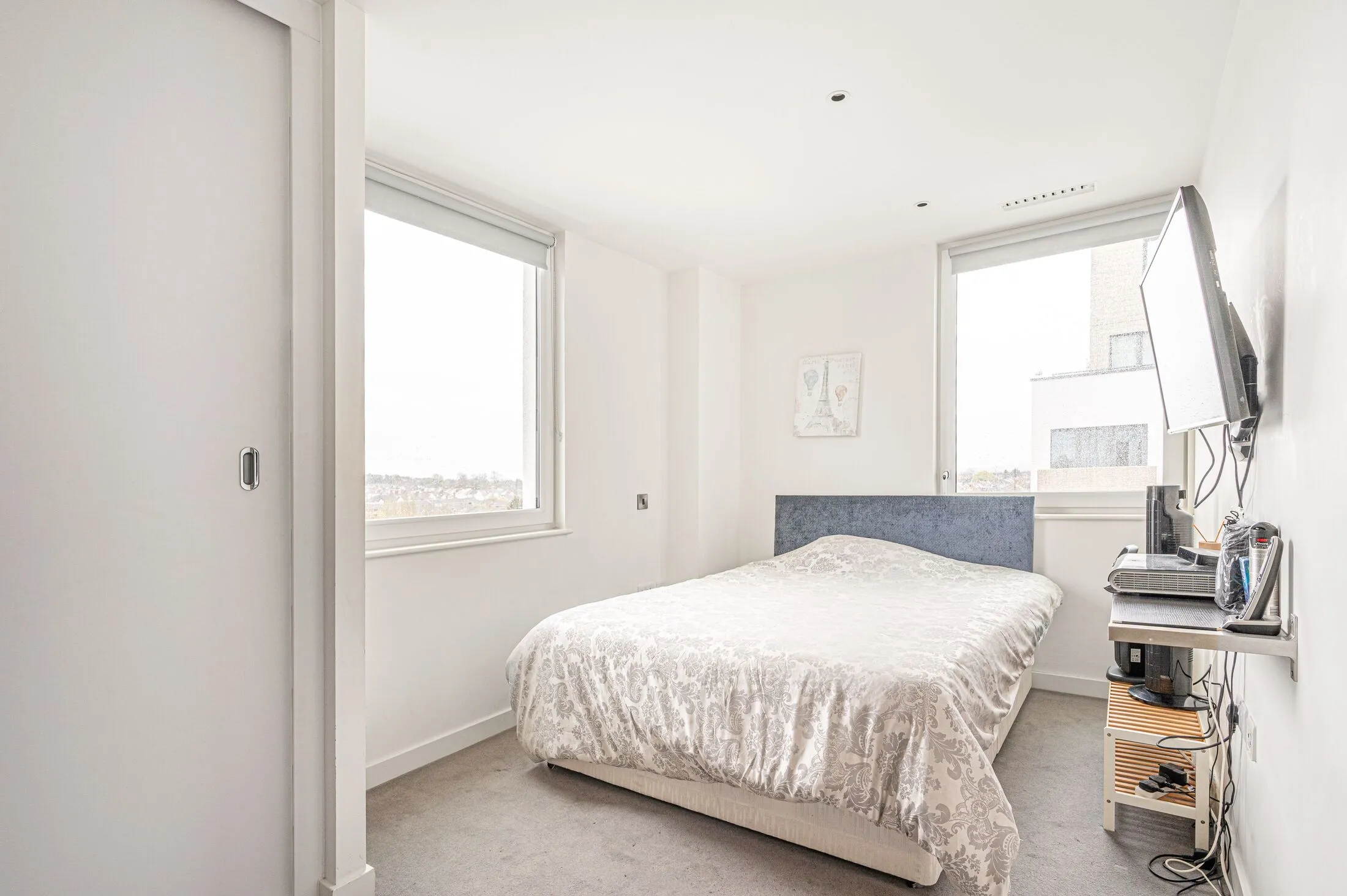 Flat Capitol Way in Greater London