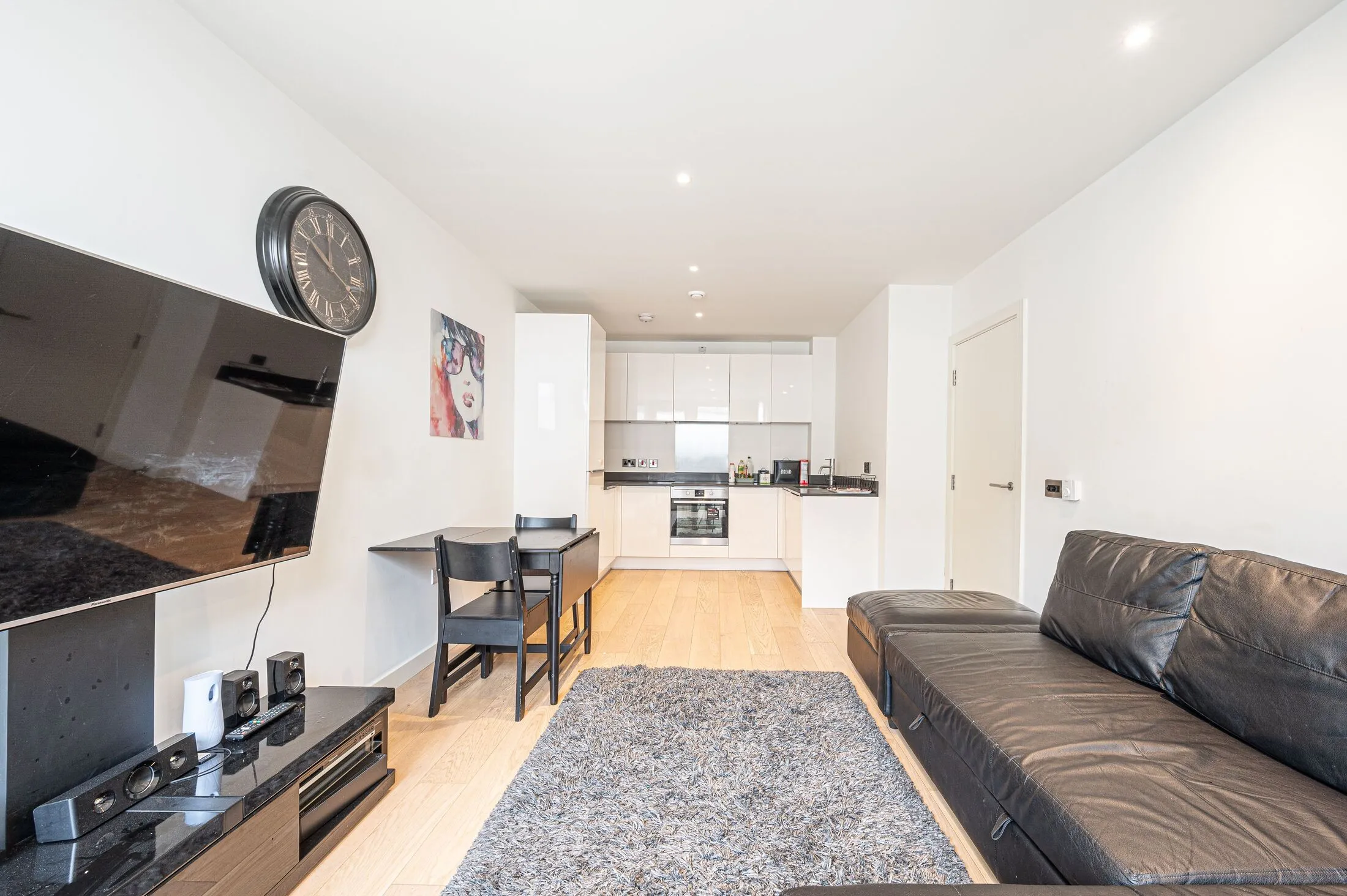 Flat Capitol Way in Greater London