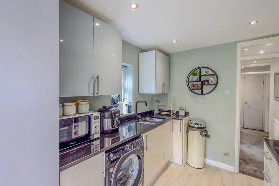 House Kingfisher Close in Leeds