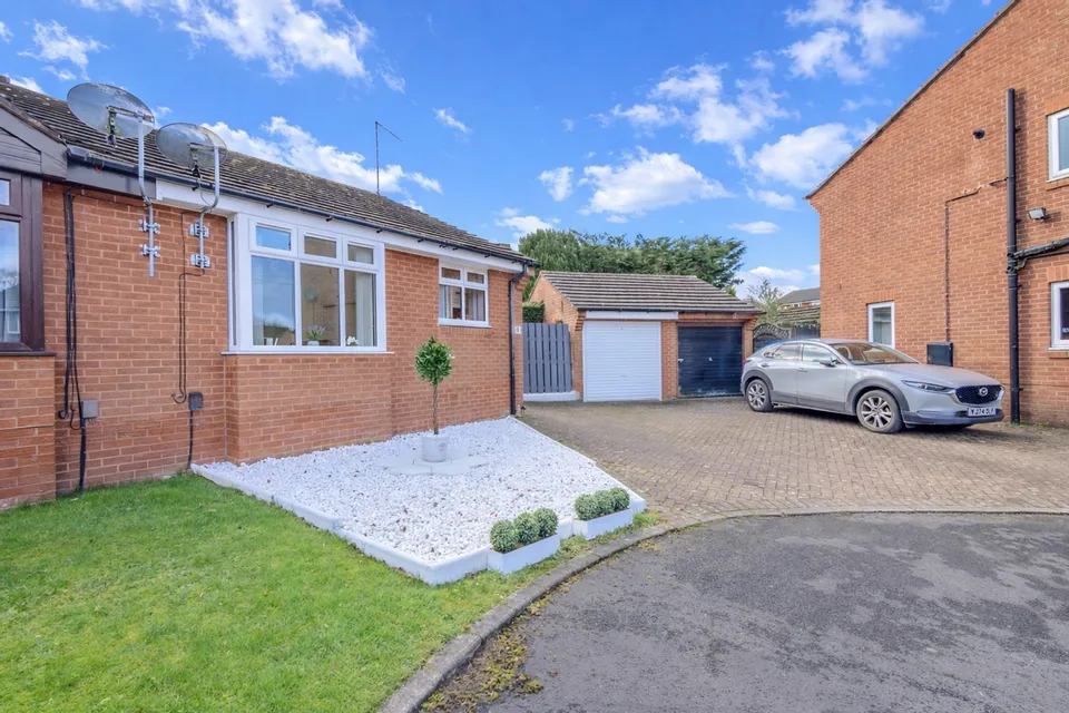 House Kingfisher Close in Leeds