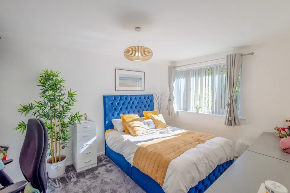 House Kingfisher Close in Leeds