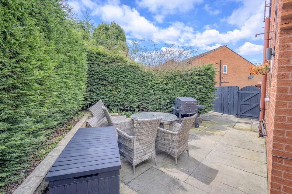 House Kingfisher Close in Leeds