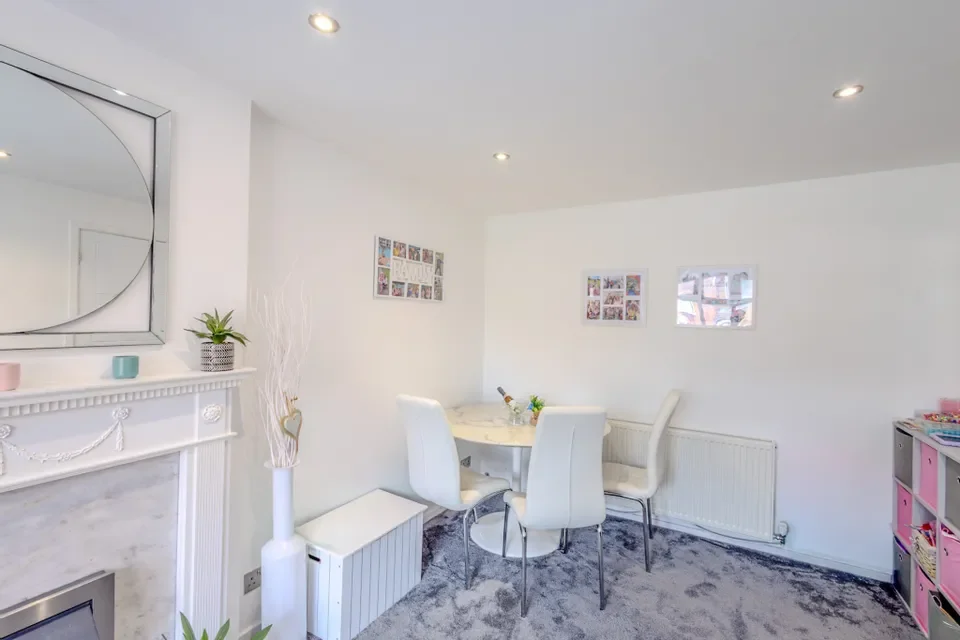 House Kingfisher Close in Leeds