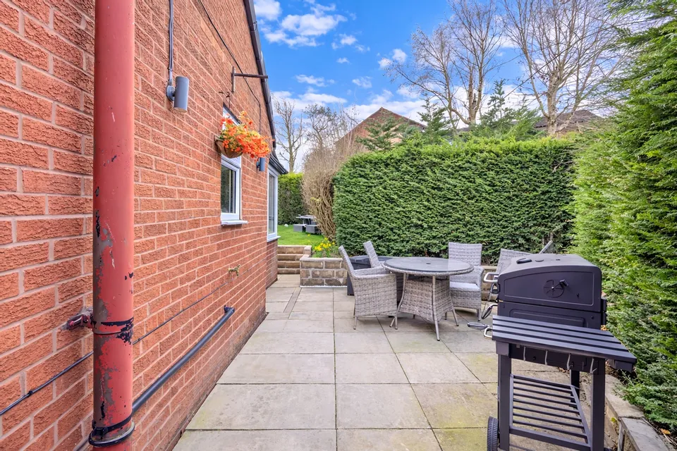 House Kingfisher Close in Leeds