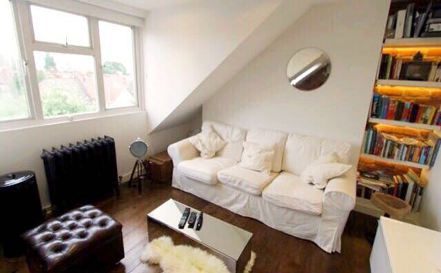 Flat Bollo Lane in Greater London
