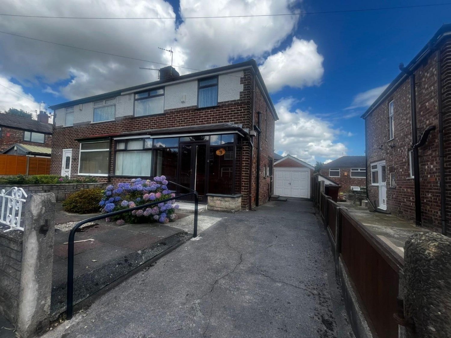 House Maldwyn Avenue in Manchester