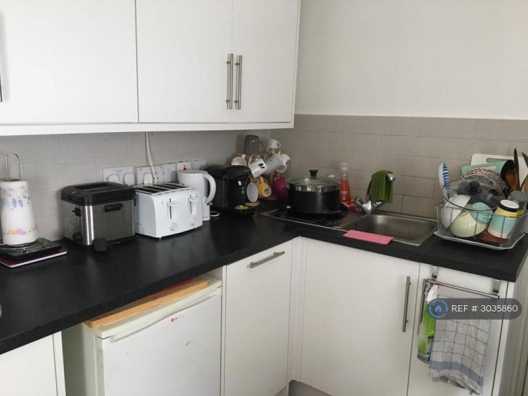 Room Whatman Road in Greater London