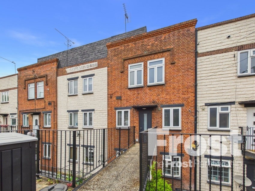 Flat Harefield Road in London