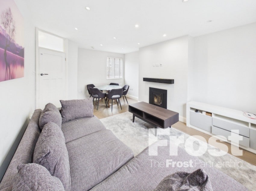 Flat Harefield Road in London