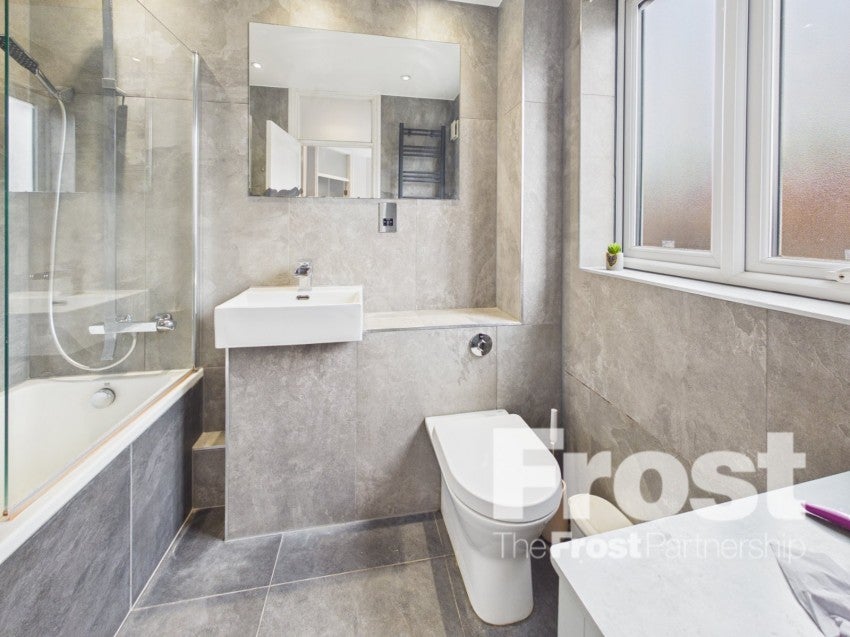 Flat Harefield Road in London