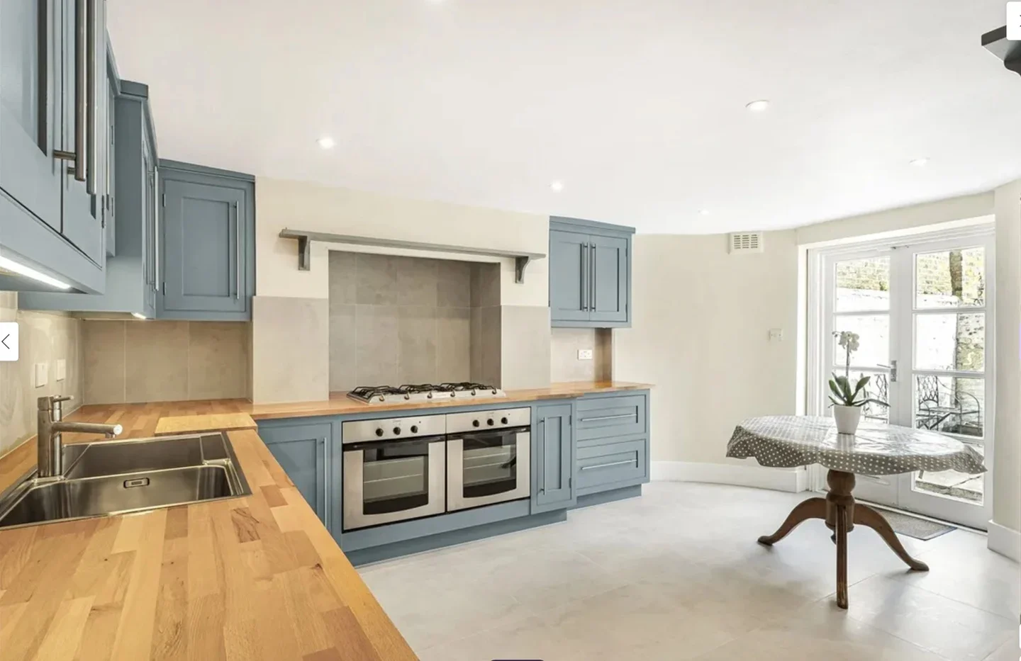 House Cassland Road in Greater London