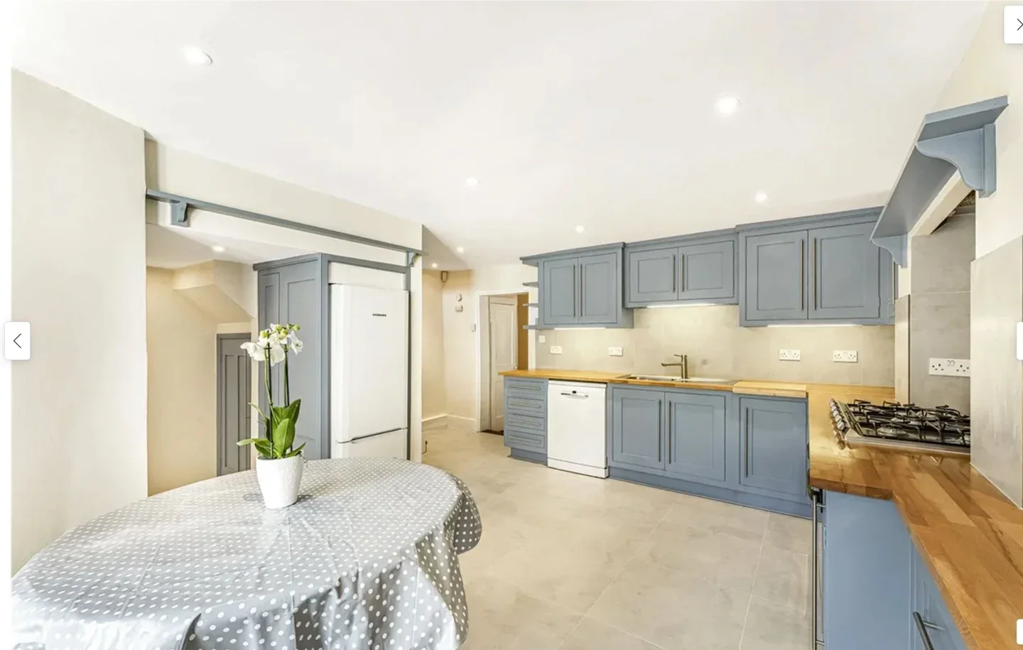 House Cassland Road in Greater London