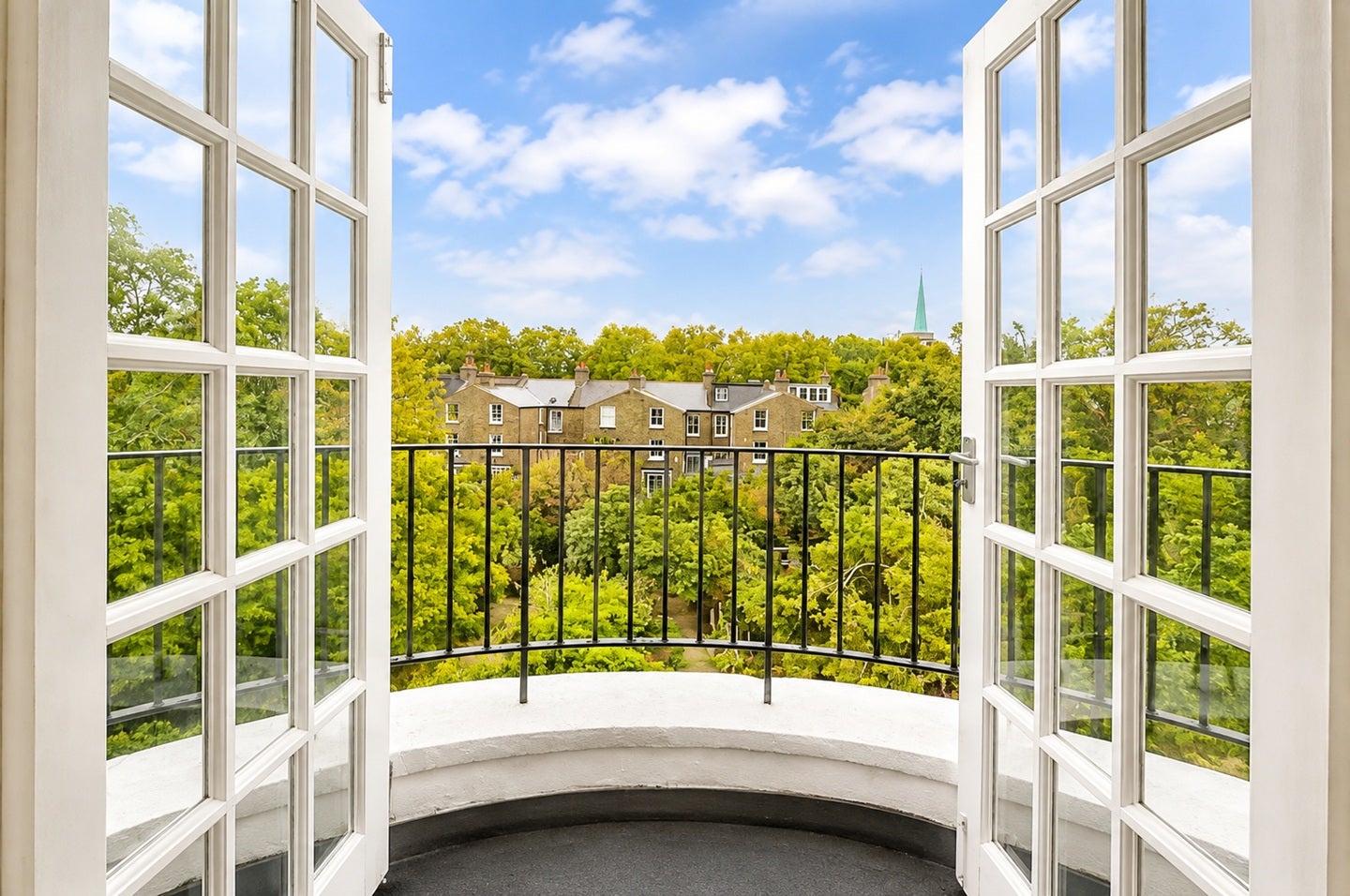 House Cassland Road in Greater London
