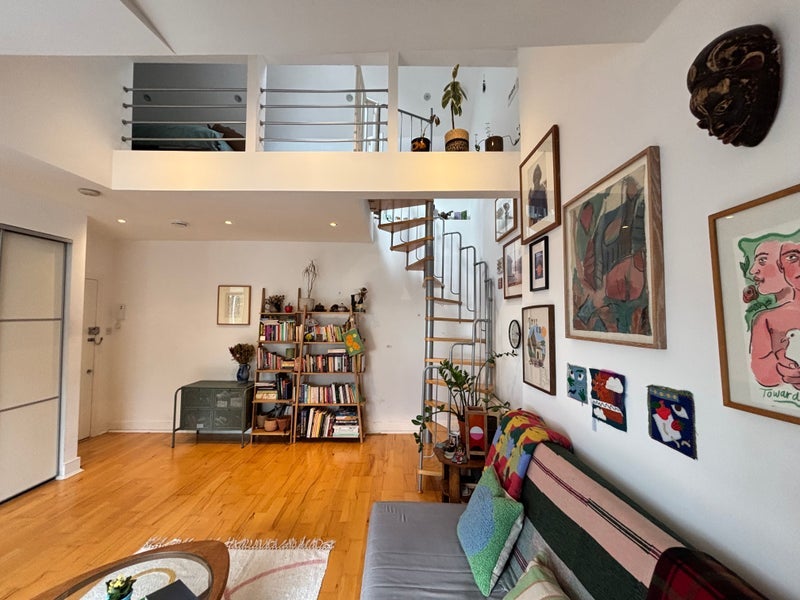 Flat Broadhurst Gardens in Greater London