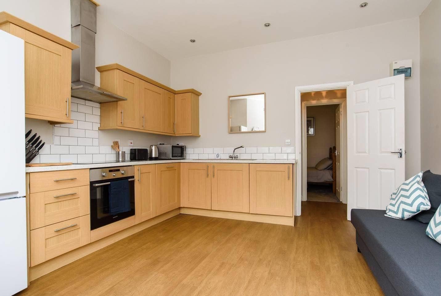 Flat Moira Terrace in Cardiff