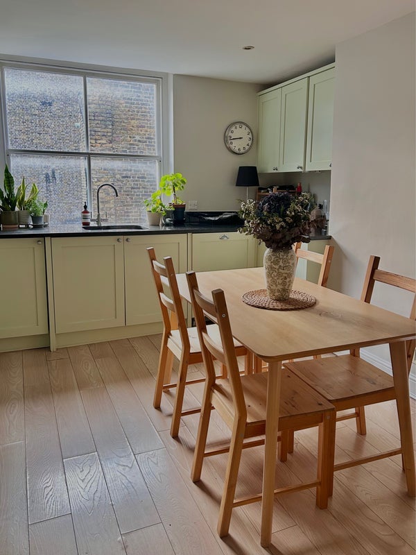 Room Pond Place in Greater London
