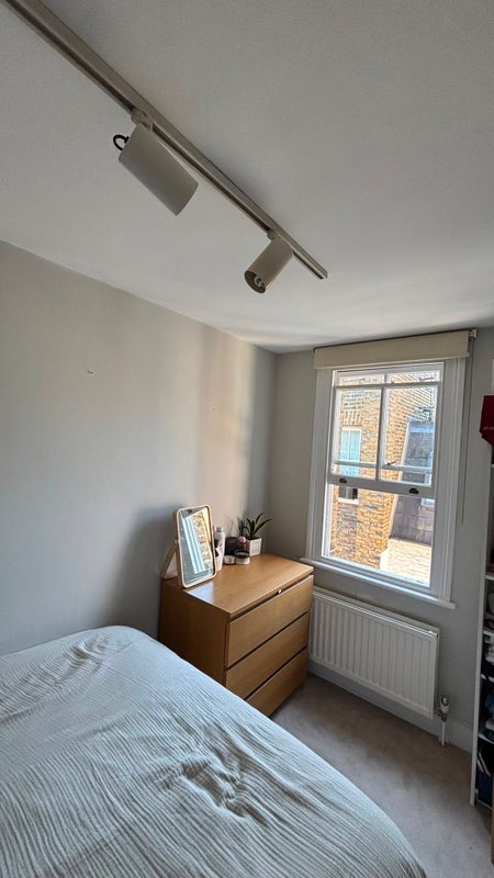 Room Pond Place in Greater London