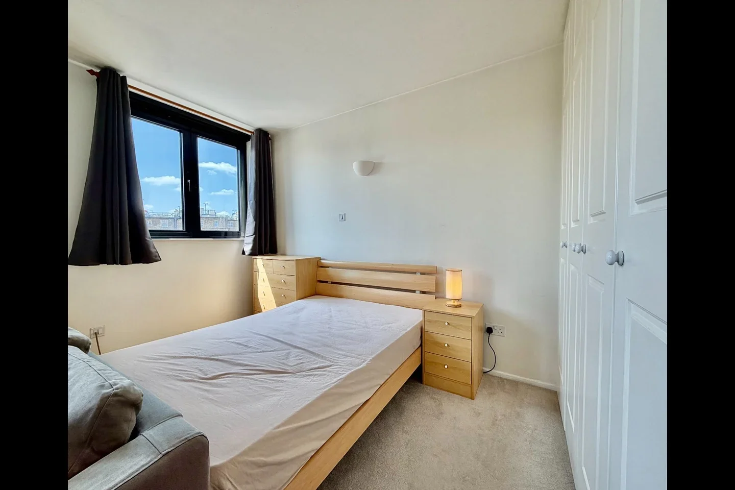 Flat Point W Access Road in Greater London