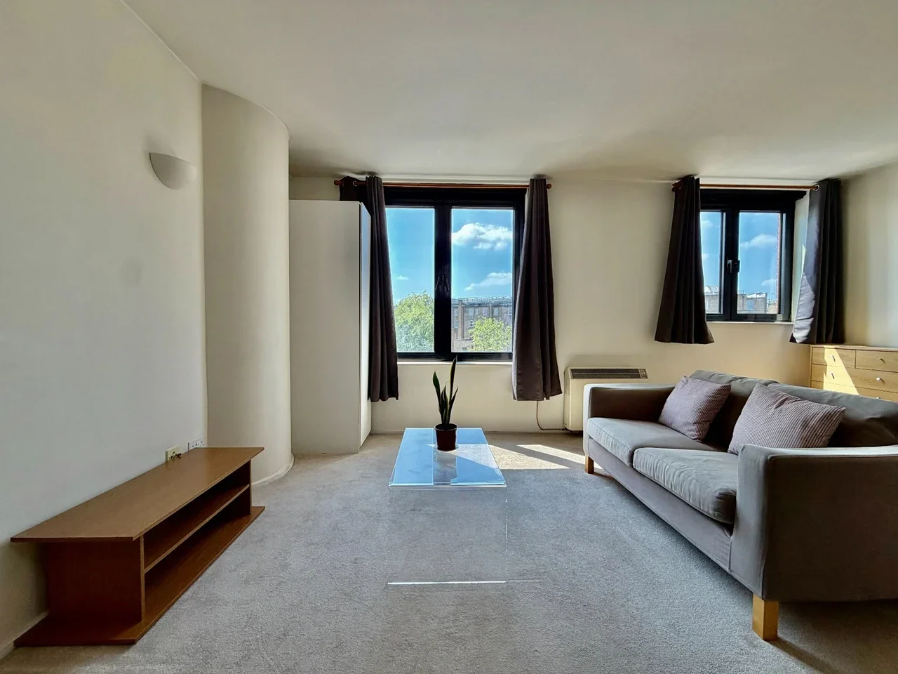 Flat Point W Access Road in Greater London