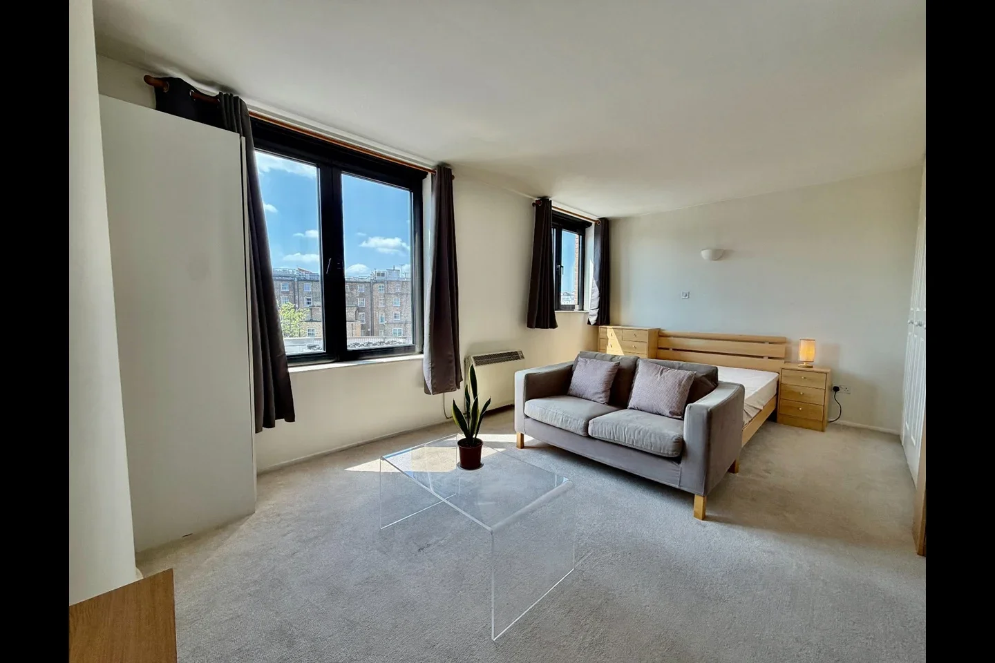Flat Point W Access Road in Greater London