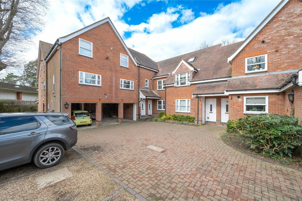 Flat Hillside Road in St Albans