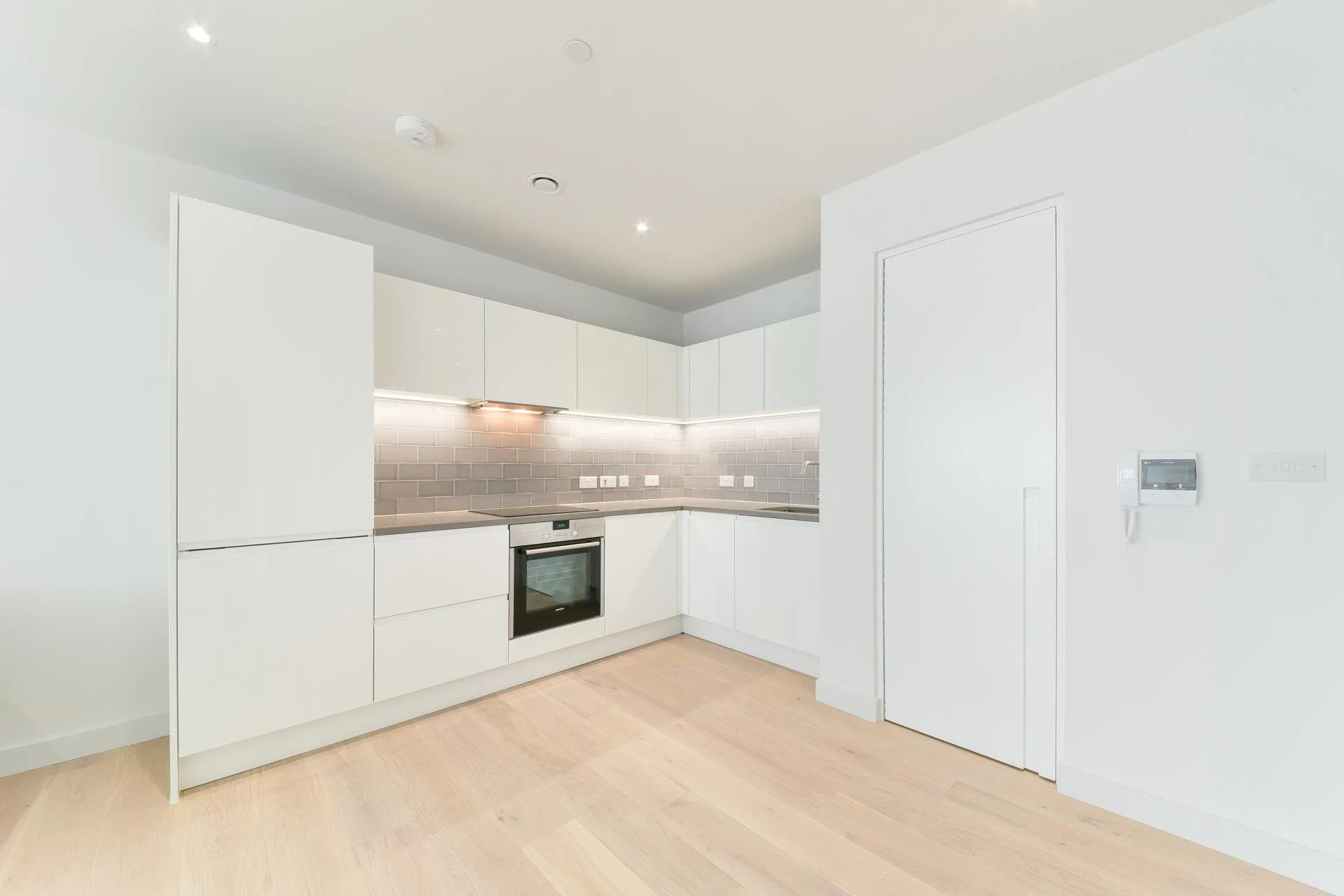 Flat Starboard Way in Greater London
