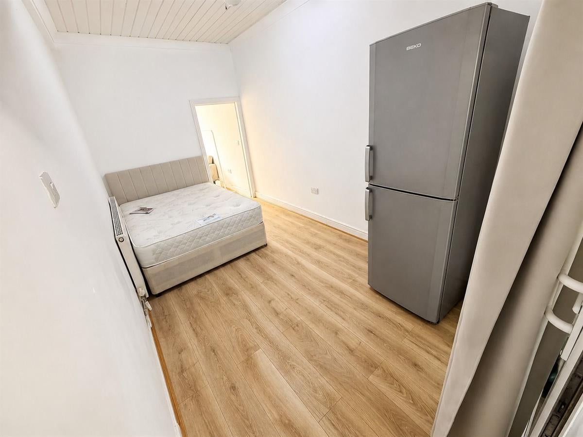 Flat Sheringham Avenue in Greater London