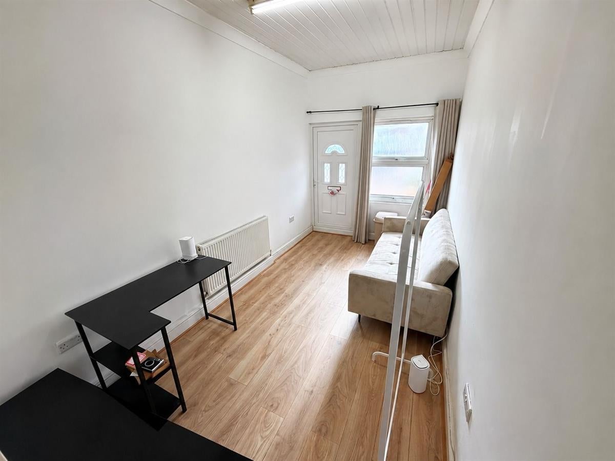 Flat Sheringham Avenue in Greater London