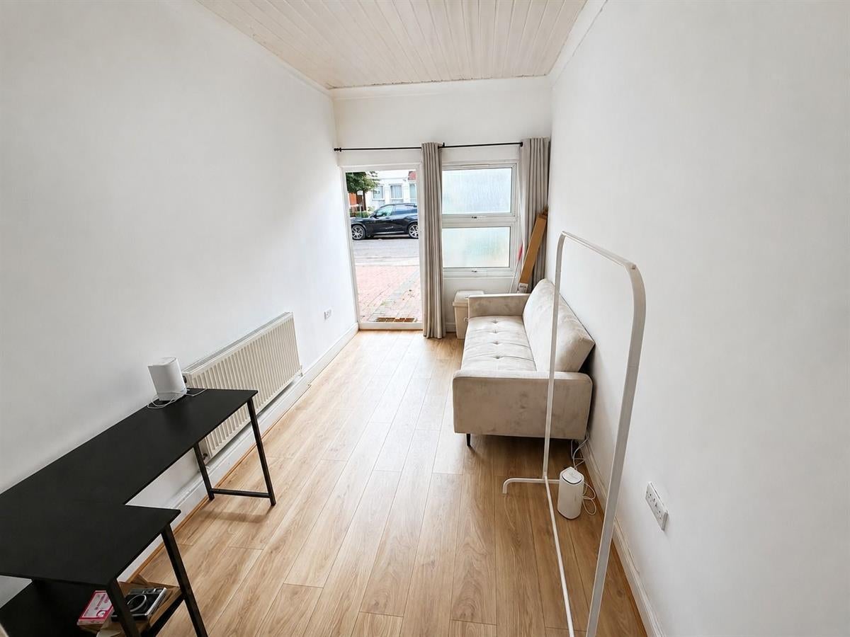 Flat Sheringham Avenue in Greater London