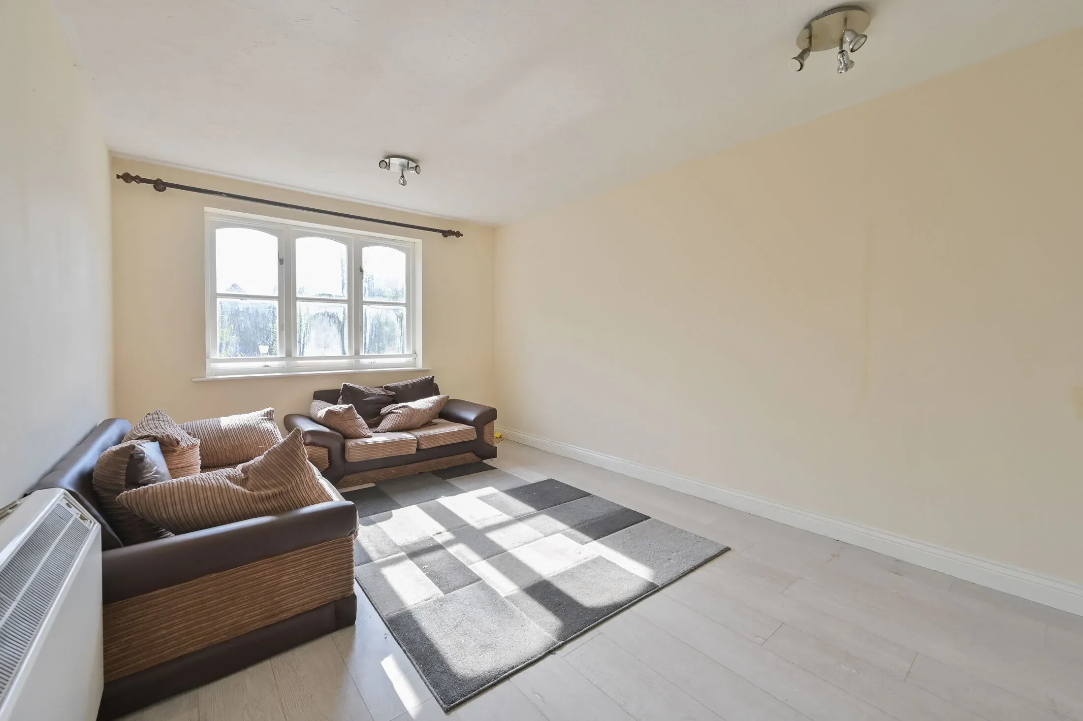 Flat Hallam Close in Watford
