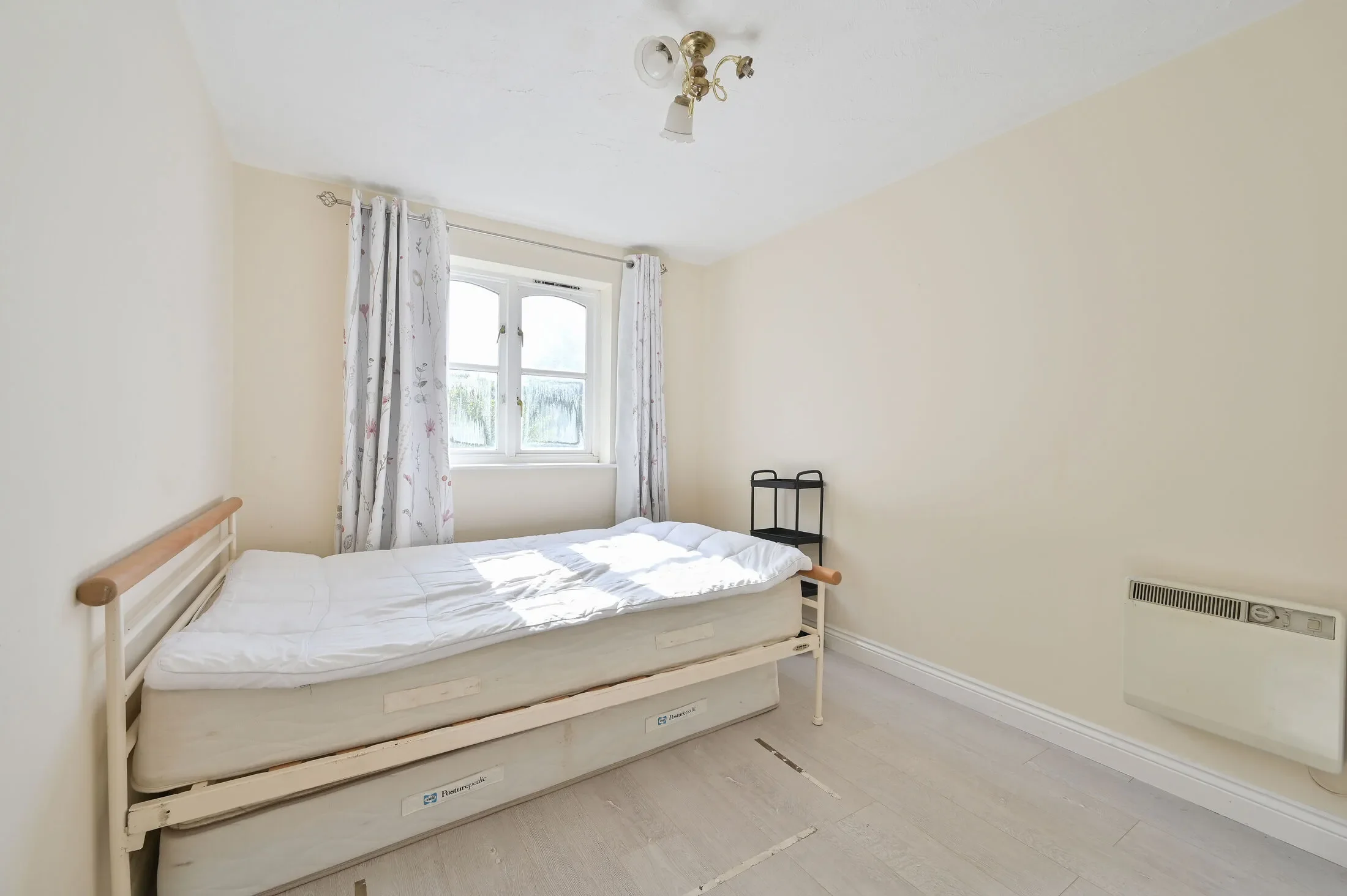Flat Hallam Close in Watford