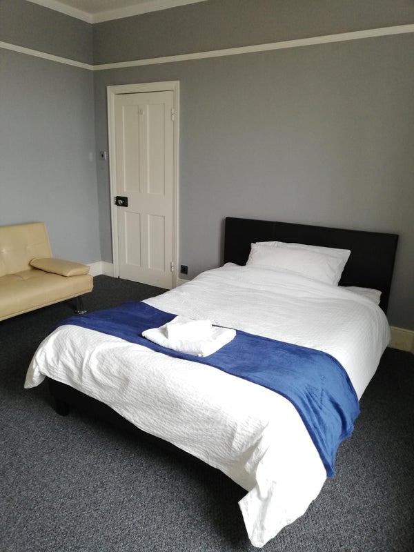 Room Streatham High Road in Greater London