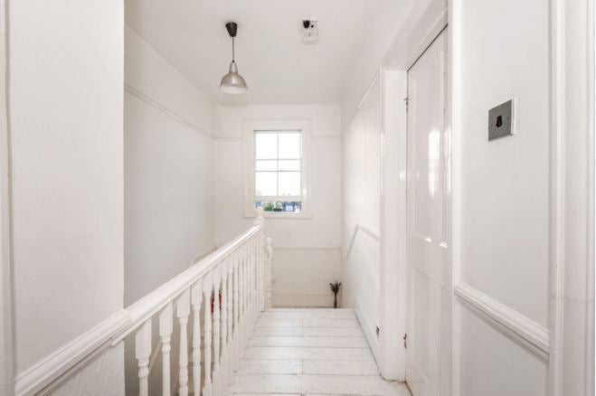 Room Streatham High Road in Greater London