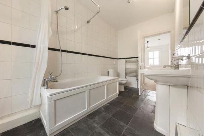 Room Streatham High Road in Greater London