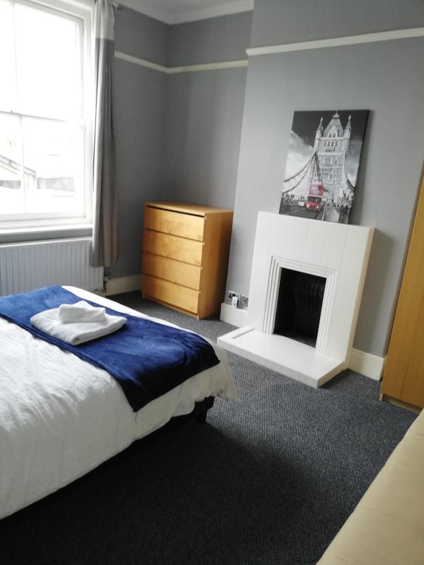 Room Streatham High Road in Greater London