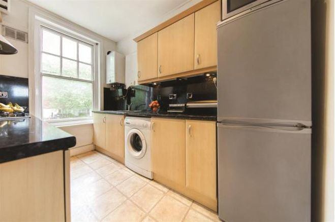 Room Streatham High Road in Greater London