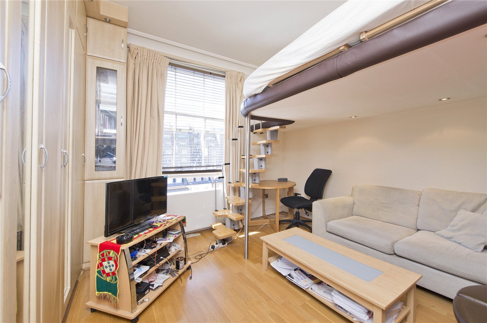 Flat Queen's Gate in Greater London