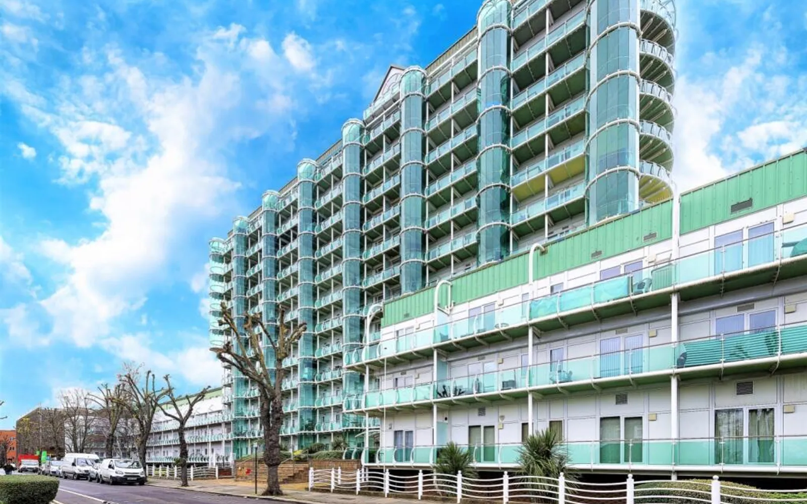Flat Sydney Road in Greater London