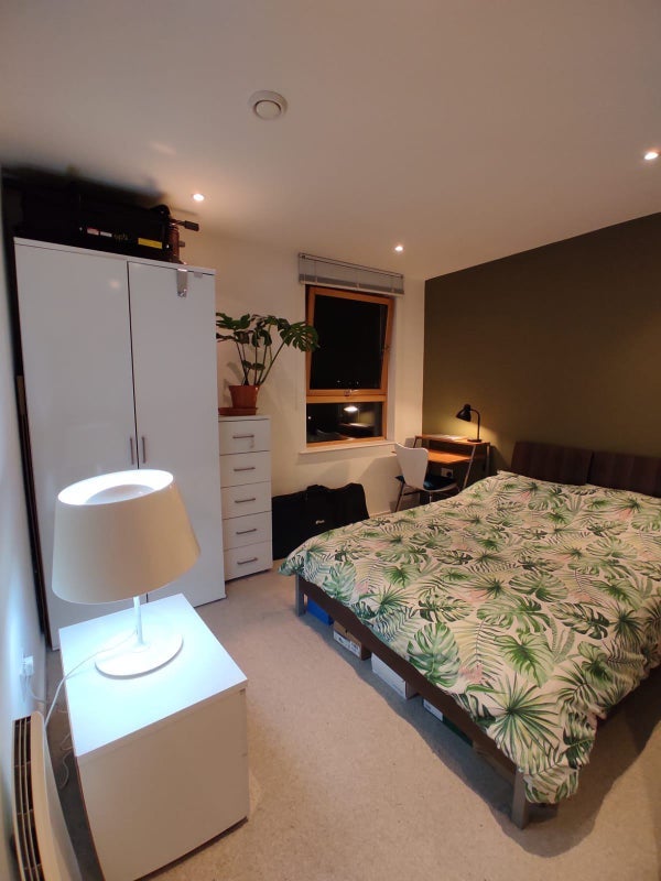 Room Marsh Lane in Leeds