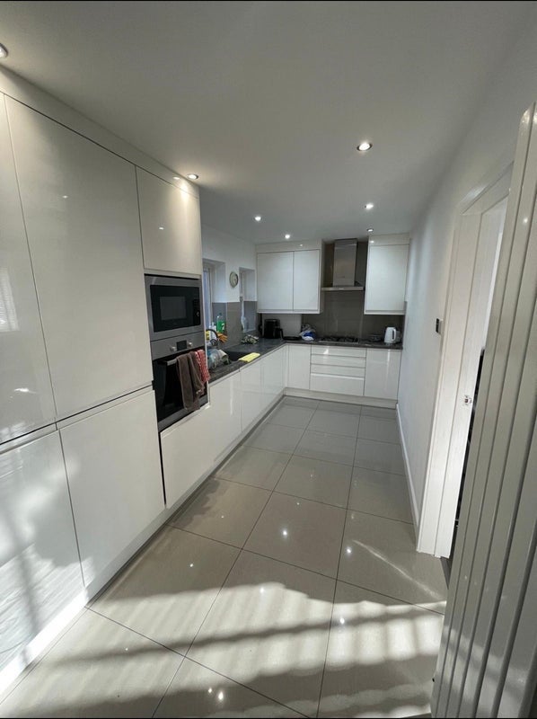 Room Granville Avenue in Slough