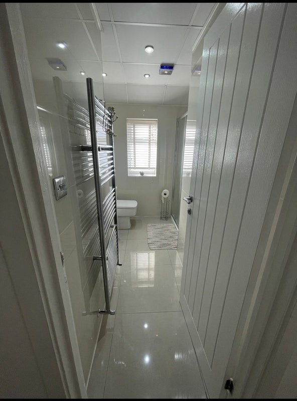 Room Granville Avenue in Slough