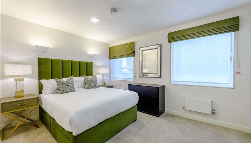 Flat Ixworth Place in Greater London