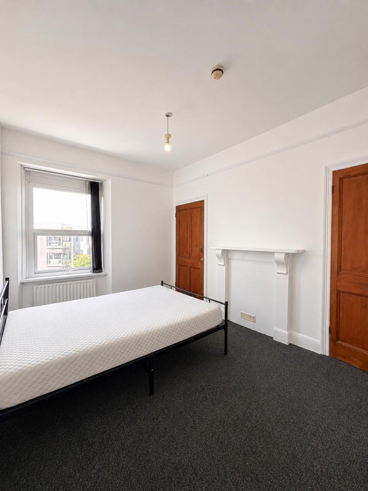 Room Hastings Street in Plymouth